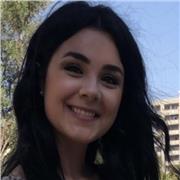 Laureata magistrale in Economia, finanza e impresa e laureata in Conservatorio (flauto traverso) offre lezioni private per ragazzi